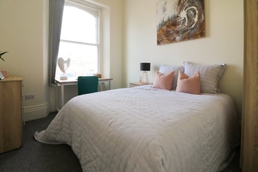 3 bed flat, The Crescent, City Centre, Plymouth, PL13AB - Image 2
